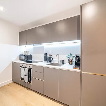 Centre 2br - Luxury With Private Terrace *