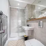 Centre 2br - Luxury With Private Terrace *