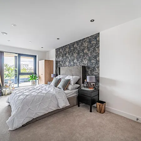 Apartment Centre 2br - Luxury With Private Terrace