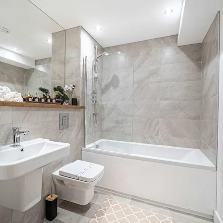 Centre 2br - Luxury With Private Terrace *