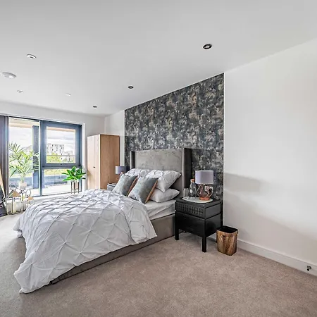 Centre 2br - Luxury With Private Terrace *