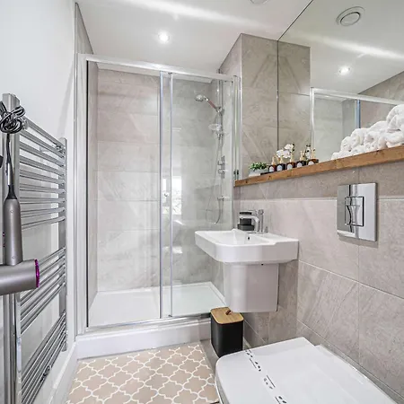 Centre 2br - Luxury With Private Terrace Apartmán