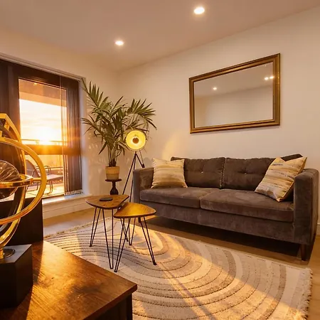 Centre 2br - Luxury With Private Terrace *