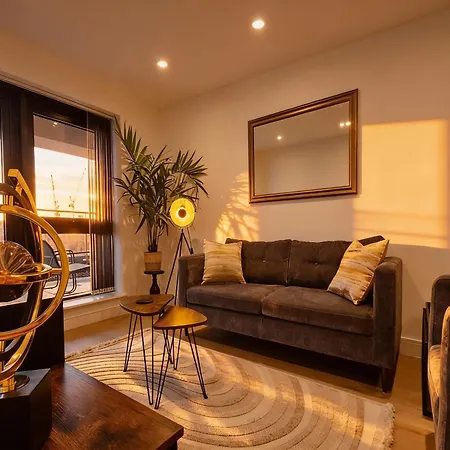 Centre 2br - Luxury With Private Terrace Apartmán