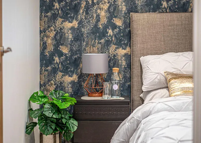 Apartment Centre 2br - Luxury With Private Terrace *