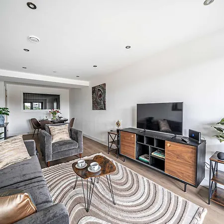 Centre 2br - Luxury With Private Terrace شقة *
