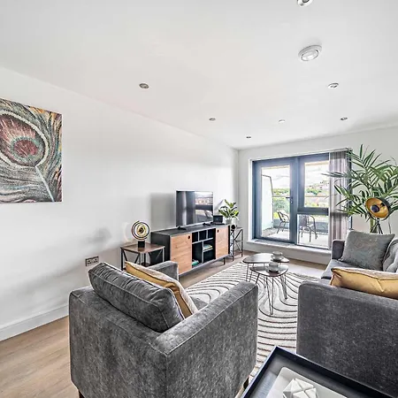 Centre 2br - Luxury With Private Terrace ليدز