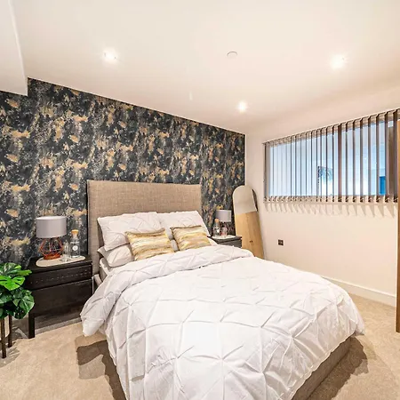 Centre 2br - Luxury With Private Terrace شقة ليدز